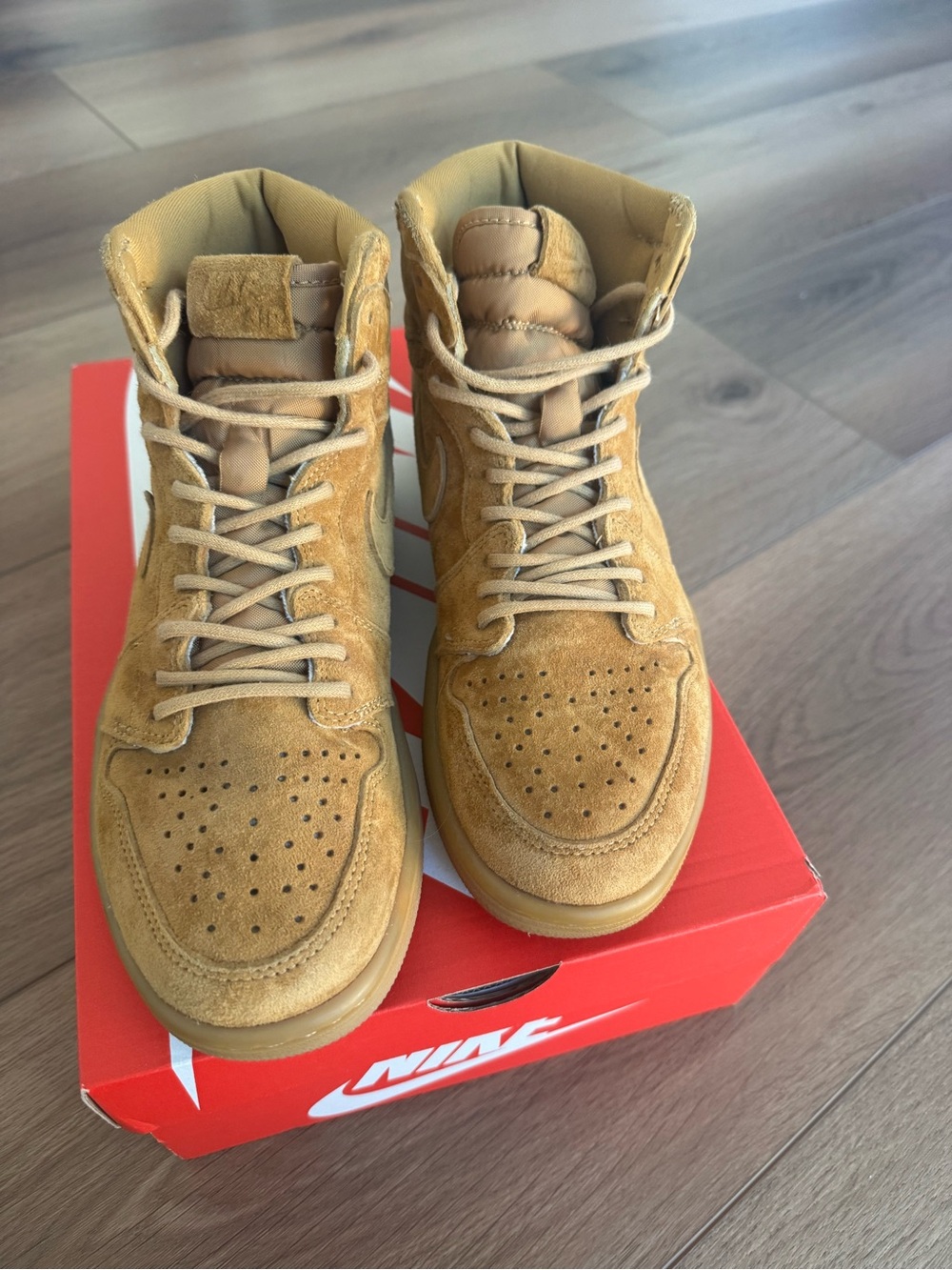 Nike Air Jordan 1 Retro High OG wheat suede high top sneaker  555088-710 - Picture 2 of 8